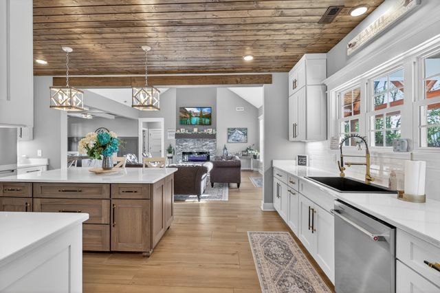 879 Mount Vernon Rd, Bethpage, TN 37022