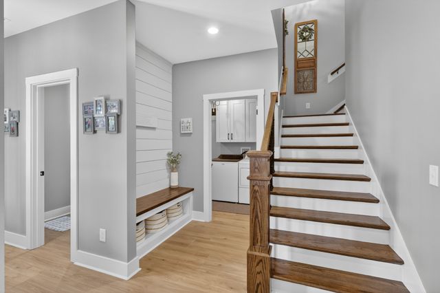 879 Mount Vernon Rd, Bethpage, TN 37022