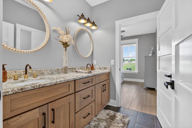879 Mount Vernon Rd, Bethpage, TN 37022