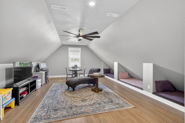 879 Mount Vernon Rd, Bethpage, TN 37022