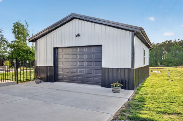 879 Mount Vernon Rd, Bethpage, TN 37022