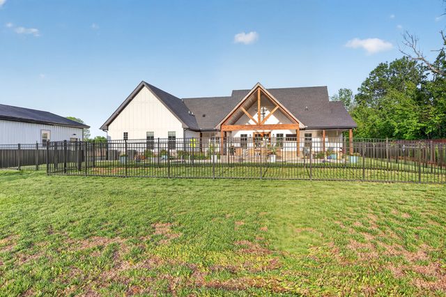 879 Mount Vernon Rd, Bethpage, TN 37022