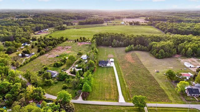 879 Mount Vernon Rd, Bethpage, TN 37022