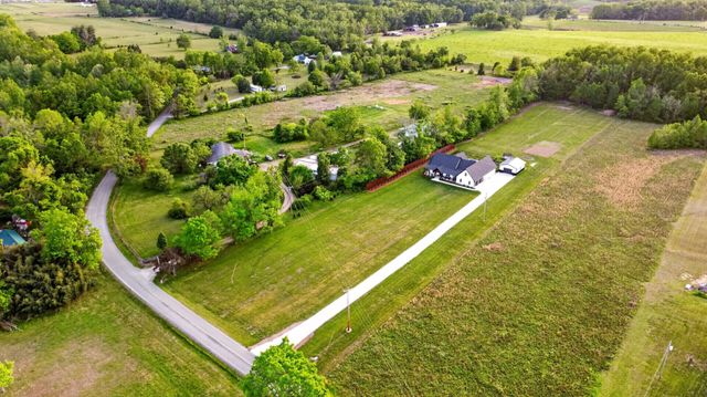 879 Mount Vernon Rd, Bethpage, TN 37022