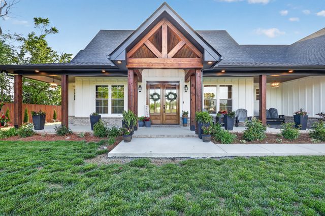 879 Mount Vernon Rd, Bethpage, TN 37022