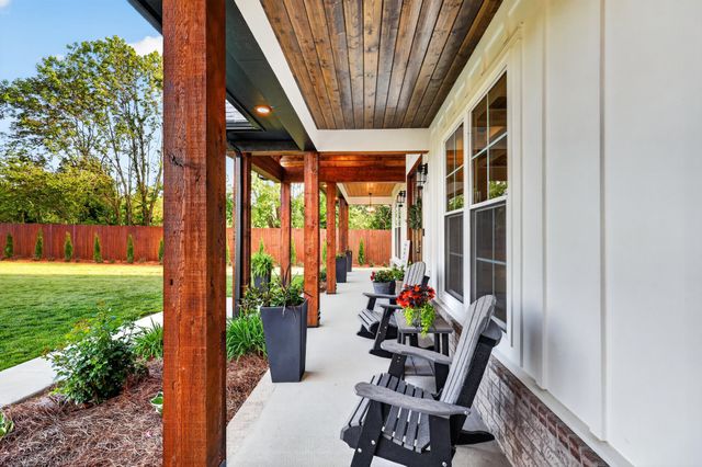 879 Mount Vernon Rd, Bethpage, TN 37022