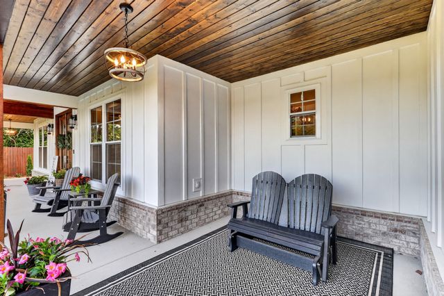 879 Mount Vernon Rd, Bethpage, TN 37022