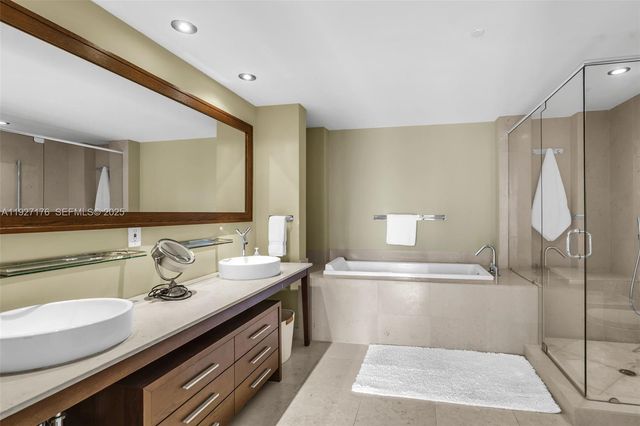 495 Brickell Ave 2405, Miami, FL 33131