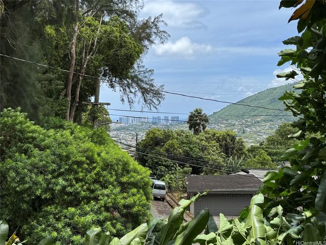 3211 Melemele Place, Honolulu, HI 96822