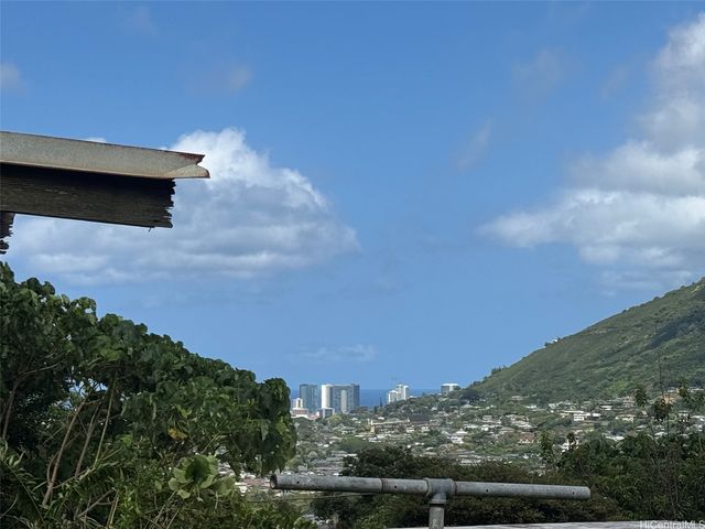 3211 Melemele Place, Honolulu, HI 96822