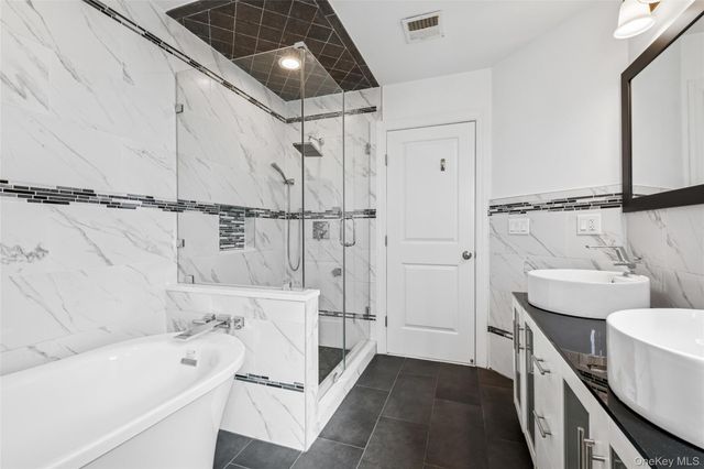 71 Michigan Street, Long Beach, NY 11561