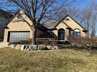 1809 CLOVERDALE Drive, Rochester, MI 48307