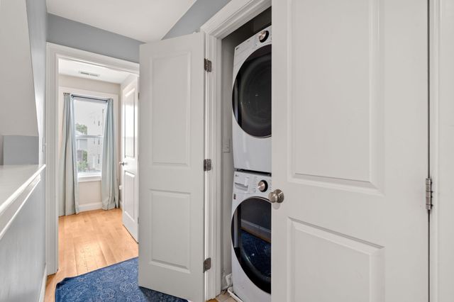 615 Adams St 615, Boston, MA 02122