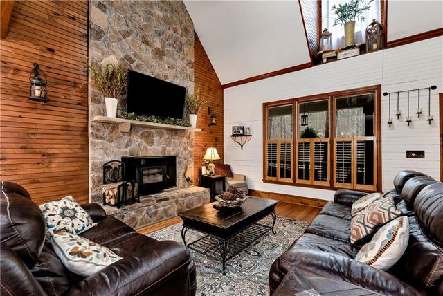 1060 Golden Avenue, Dahlonega, GA 30533