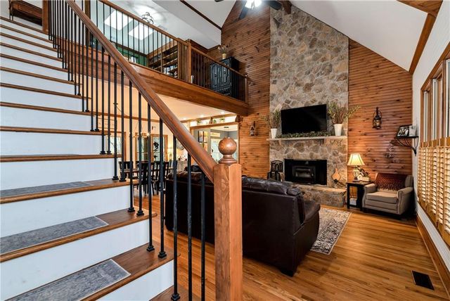 1060 Golden Avenue, Dahlonega, GA 30533