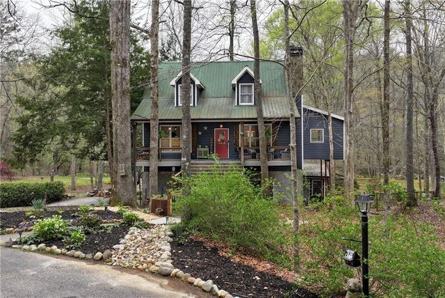 1060 Golden Avenue, Dahlonega, GA 30533