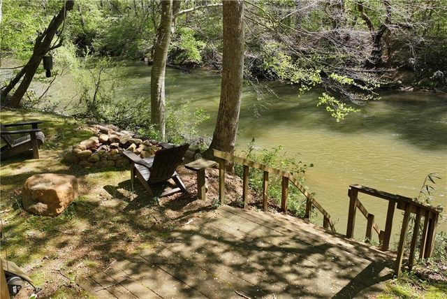 1060 Golden Avenue, Dahlonega, GA 30533