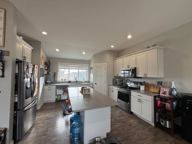 49 Mulberry Loop NE, Minot, ND 58703