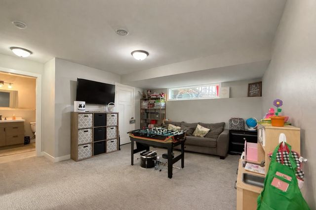 49 Mulberry Loop NE, Minot, ND 58703