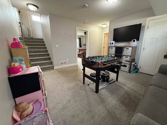 49 Mulberry Loop NE, Minot, ND 58703