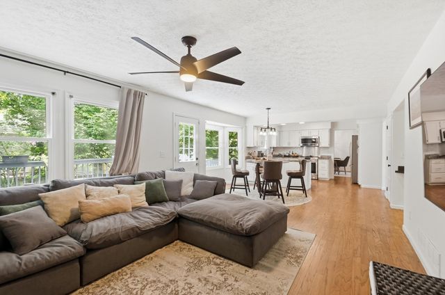 5203 Hickory Grove, Columbus, OH 43214