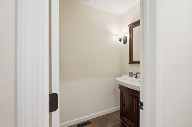 5203 Hickory Grove, Columbus, OH 43214