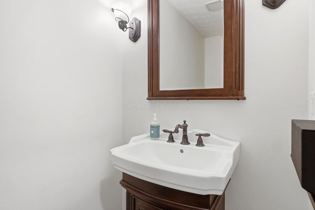 5203 Hickory Grove, Columbus, OH 43214
