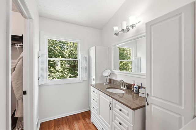 5203 Hickory Grove, Columbus, OH 43214