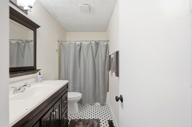 5203 Hickory Grove, Columbus, OH 43214