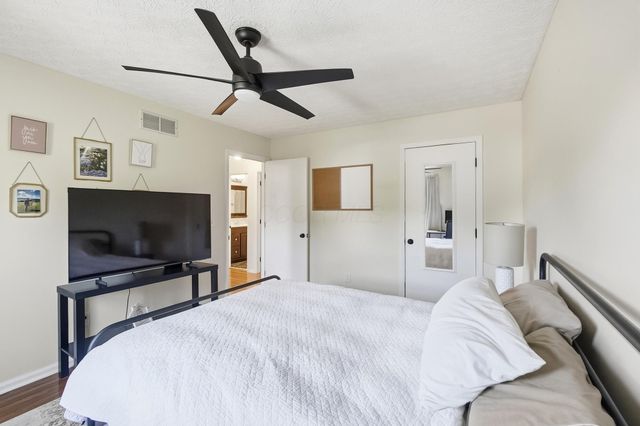 5203 Hickory Grove, Columbus, OH 43214