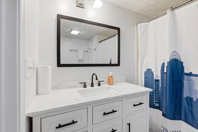5203 Hickory Grove, Columbus, OH 43214