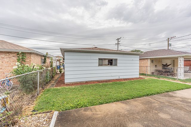 1528 N 21 Avenue, Melrose Park, IL 60160