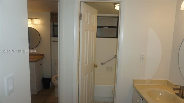 1100 Colony Point Cir 206, Pembroke Pines, FL 33026