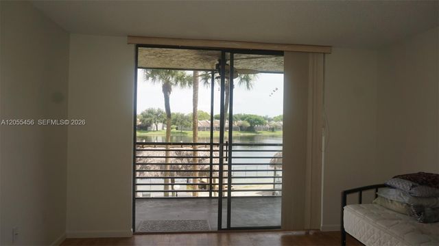 1100 Colony Point Cir 206, Pembroke Pines, FL 33026