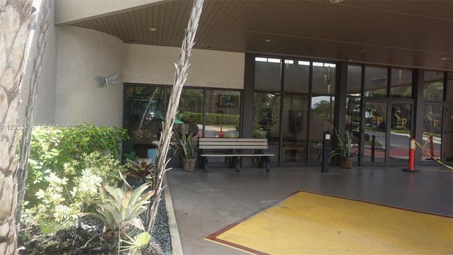 1100 Colony Point Cir 206, Pembroke Pines, FL 33026