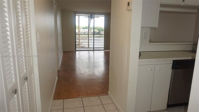 1100 Colony Point Cir 206, Pembroke Pines, FL 33026