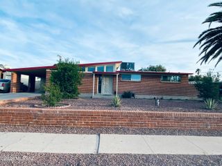 6736 E 17th Street, Tucson, AZ 85710