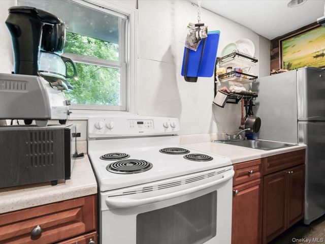 23 Hren Avenue, Huntington, NY 11743
