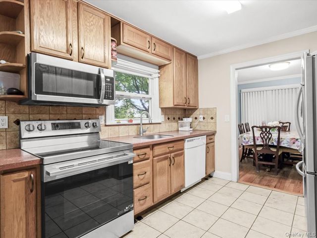23 Hren Avenue, Huntington, NY 11743