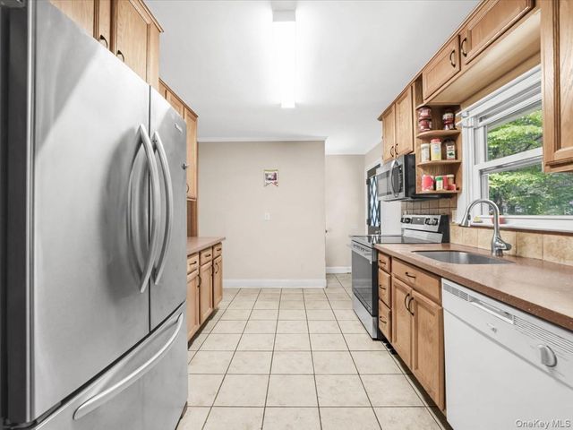 23 Hren Avenue, Huntington, NY 11743