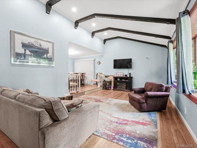 23 Hren Avenue, Huntington, NY 11743