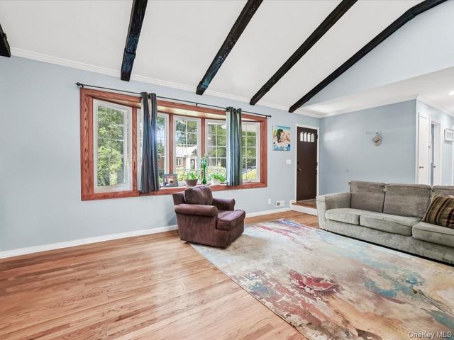 23 Hren Avenue, Huntington, NY 11743