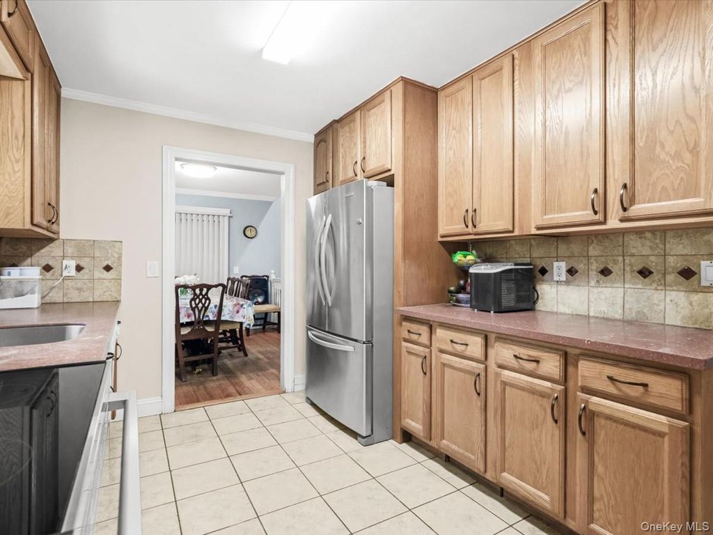 23 Hren Avenue, Huntington, NY 11743 — photo 4