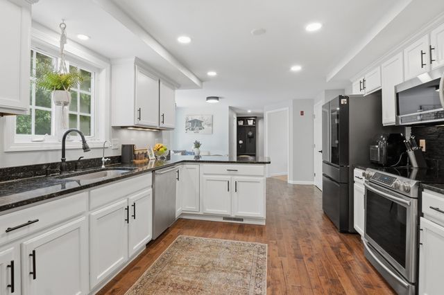 5 Dunny Cove Road, Uxbridge, MA 01569