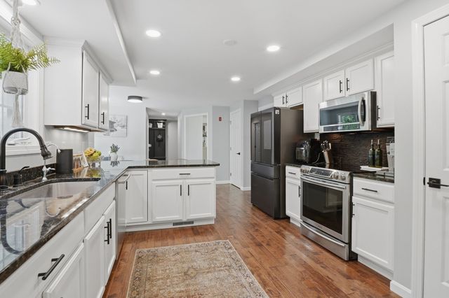 5 Dunny Cove Road, Uxbridge, MA 01569