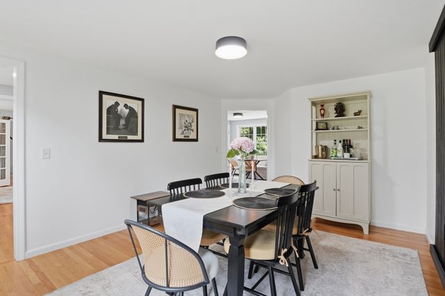 5 Dunny Cove Road, Uxbridge, MA 01569