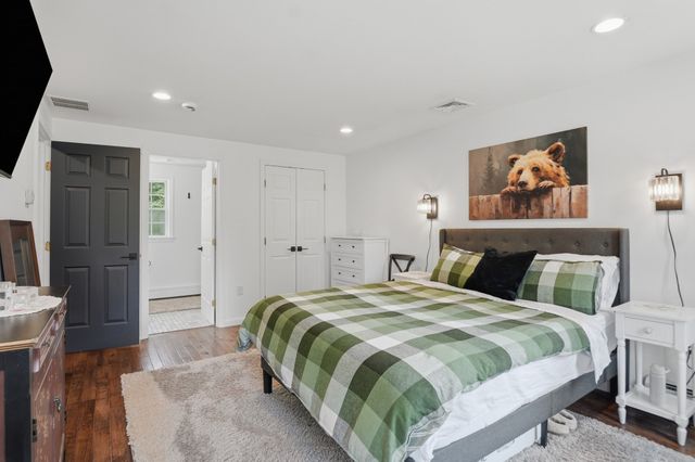 5 Dunny Cove Road, Uxbridge, MA 01569