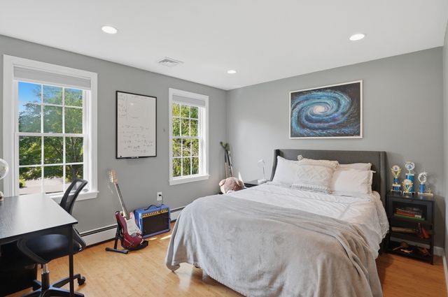 5 Dunny Cove Road, Uxbridge, MA 01569