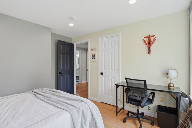 5 Dunny Cove Road, Uxbridge, MA 01569