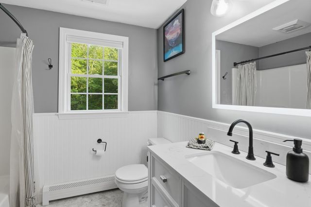 5 Dunny Cove Road, Uxbridge, MA 01569